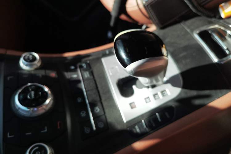 Used Luxgen Great 7 SUV 2013 Limited-Edition Sharp Edition 2.2T All-Wheel-Drive Prestige Model Gear Lever