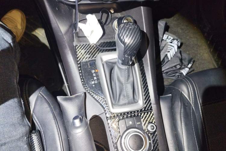 Used Mazda 3 Axela 2017 Sedan 1.5L Automatic Comfort Model China VI Standard Gear Lever