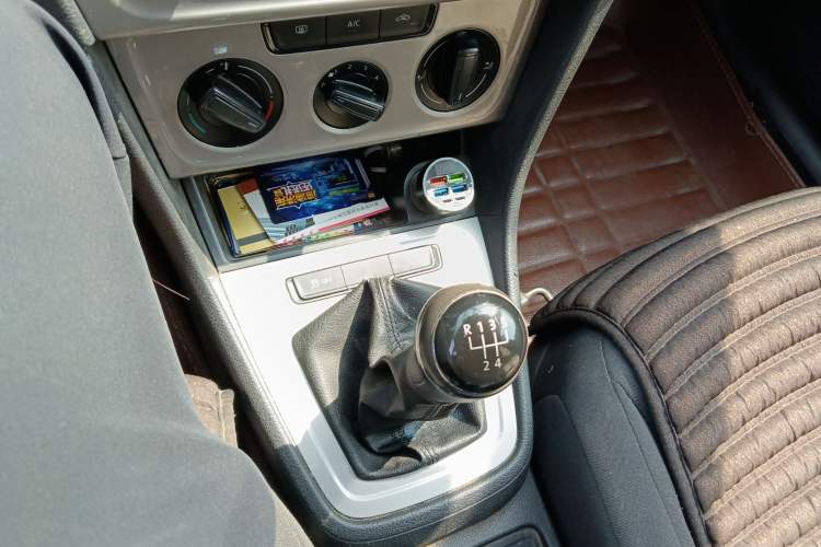 Used Volkswagen Lavida 2013 1.6L Manual Fashion Edition Gear Lever