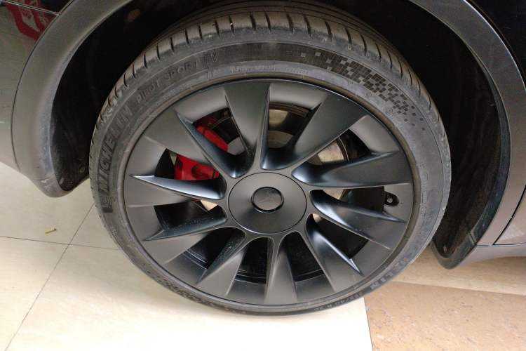 Used Tesla Model Y 2021 Long-Range All-Wheel-Drive Version
