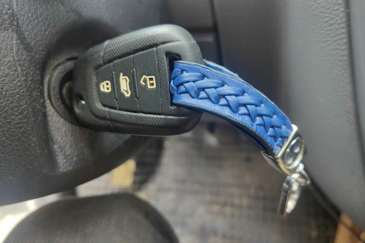 Used SAIC MAXUS Xintu V80 2019 2.5T Classic Model AMT Aoyuntong Long Wheelbase High-Roof 7-Seater