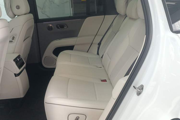 Used Li Auto i6 2025 Model Two-Wheel-Drive Standard Type
