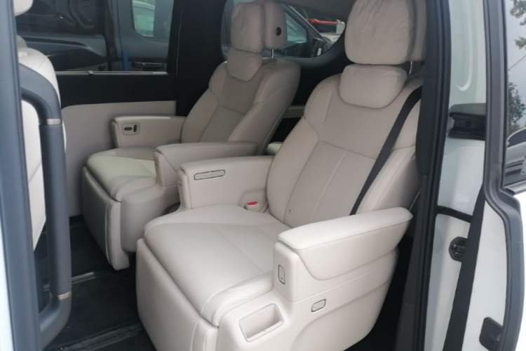 Used Li Auto MEGA 2025 Home Family Special Edition
