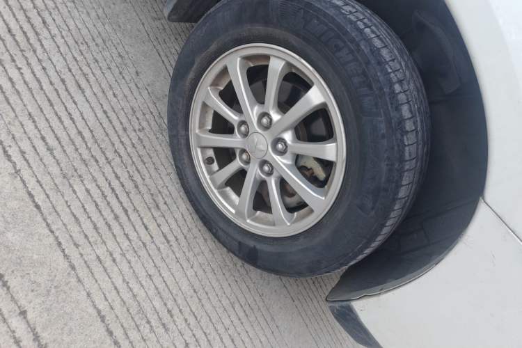 Used Mitsubishi ASX 2013 2.0L CVT Two-Wheel Drive Tech Edition Right Front Wheel Hub