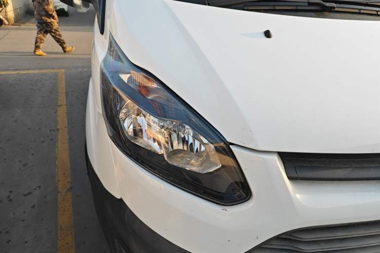 Used Ford Transit 2019 2.0T Diesel Multi-Purpose Commercial Vehicle Short Wheelbase Low Roof 6-Seater China VI Standard
