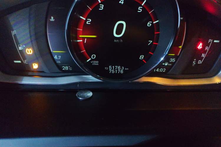 Used Volvo S60 2017 S60L T4 Smart Range Edition Odometer Close Up