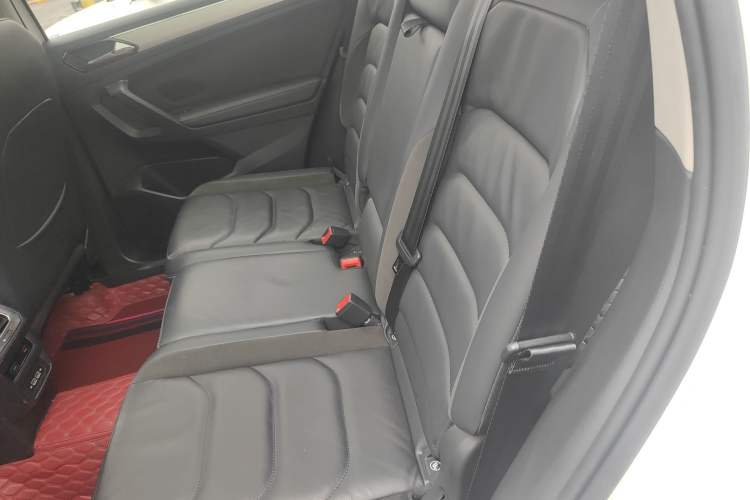 Used Volkswagen Tiguan L 2019 280TSI Automatic Two-Wheel Drive Panoramic Comfort Edition China V Standard Left Rear Seat