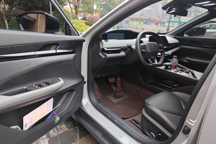 Used Changan UNI-V 2022 1.5T Prestige Version
