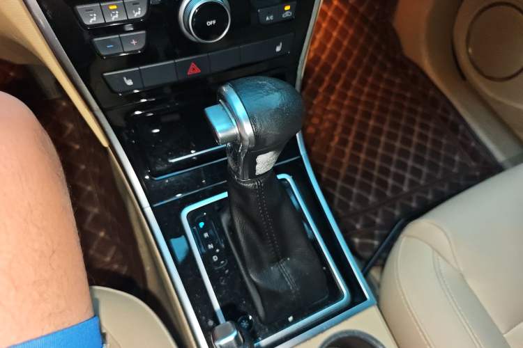 Used Haval H2 2015 1.5T Automatic Two-Wheel Drive Elite Edition Gear Lever