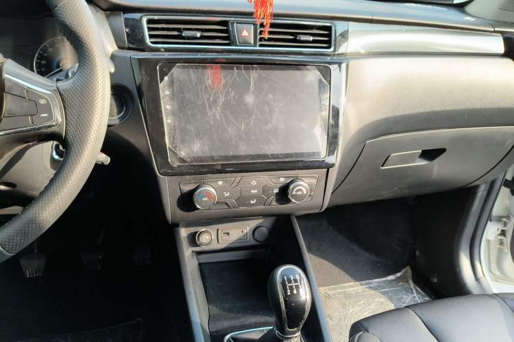 Used Dongfeng Fengon 580 2018 1.8L Manual Comfort Model Audio And AC Panel