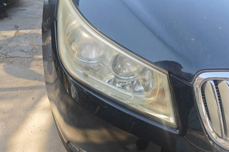 Used Buick LaCrosse 2012 2.4L SIDI Elegant Edition Right Front Headlight