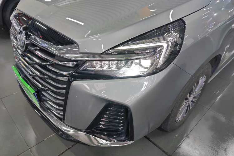 Used Buick GL8 2023 Land Executive Class Comfort Model