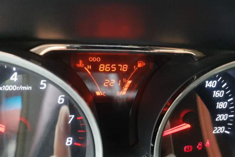 Used Nissan Livina 2013 1.6XL Manual Luxury Edition
