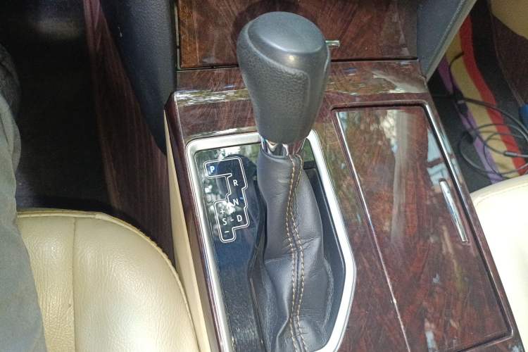 Used Toyota Camry 2016 2.0E 10th Anniversary Elite Edition
