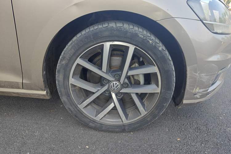 Used Volkswagen Golf 2020 Zhiai Edition 280TSI DSG Comfort Model Right Front Wheel Hub