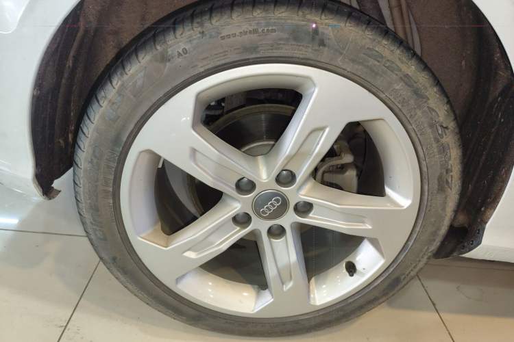 Used Audi A3 2020 Restyled Limousine 35 TFSI Ambition Version China VI Right Rear Wheel Hub
