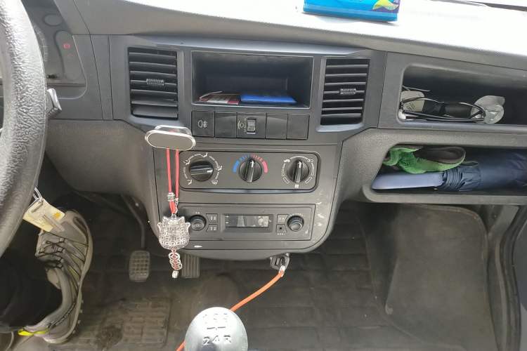 Used Wuling Zhiguang 2020 1.2L Practical Model China VI LSI Audio And AC Panel