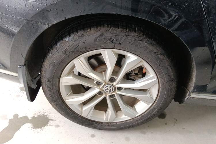 Used Volkswagen Magotan 2019 330TSI DSG Luxury Version China VI Standard Right Rear Wheel Hub