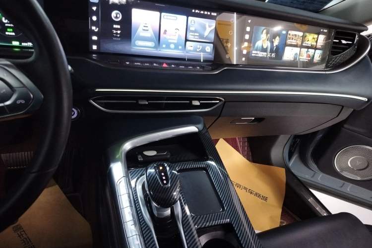 Used VOYAH FREE 2021 Four-Wheel Drive Standard Range-Extended Exclusive Luxury Package Audio And AC Panel