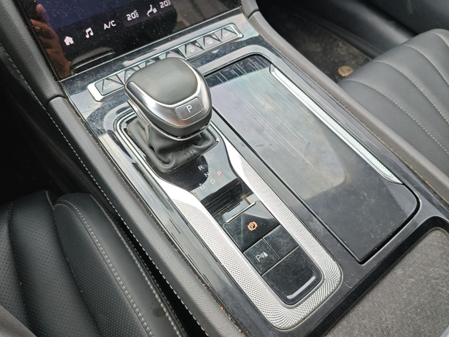 Hongqi H5 2024 1.5T DCT Smart Connect Flagship Edition - Chinese Trim Yun — снимка 16