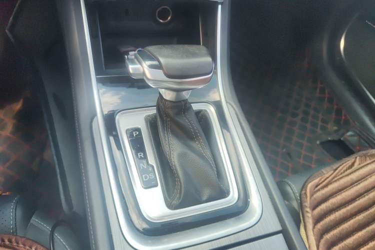 Used CHANGAN Ruicheng CC 2021 Blue Whale Edition 1.5T DCT Elite Model Gear Lever