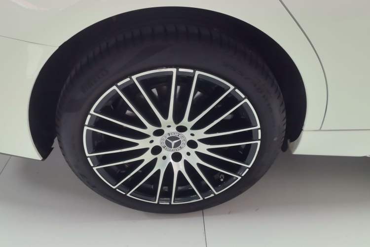 Used Mercedes-Benz C-Class 2025 C 260 L Sport Edition Right Rear Wheel Hub