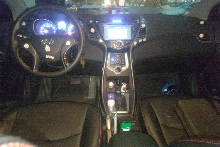 Used Hyundai Elantra (5th Generation / Langdong) 2015 1.6L Automatic Fashion Model Center Console