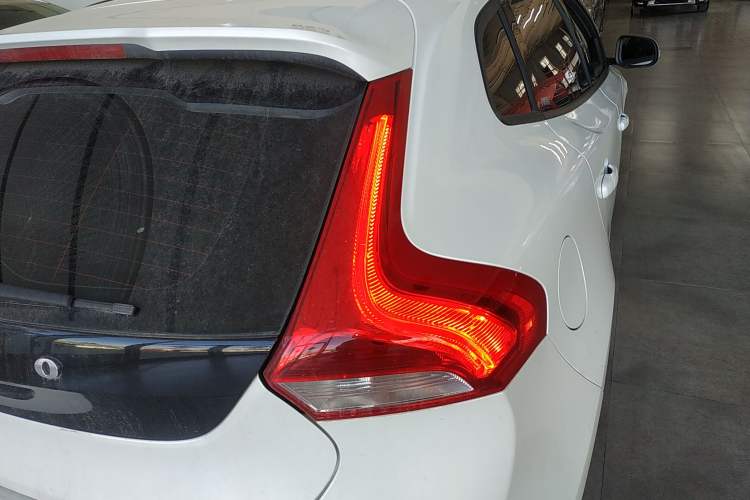 Used Volvo V40 2018 T3 Zhiyi Edition
