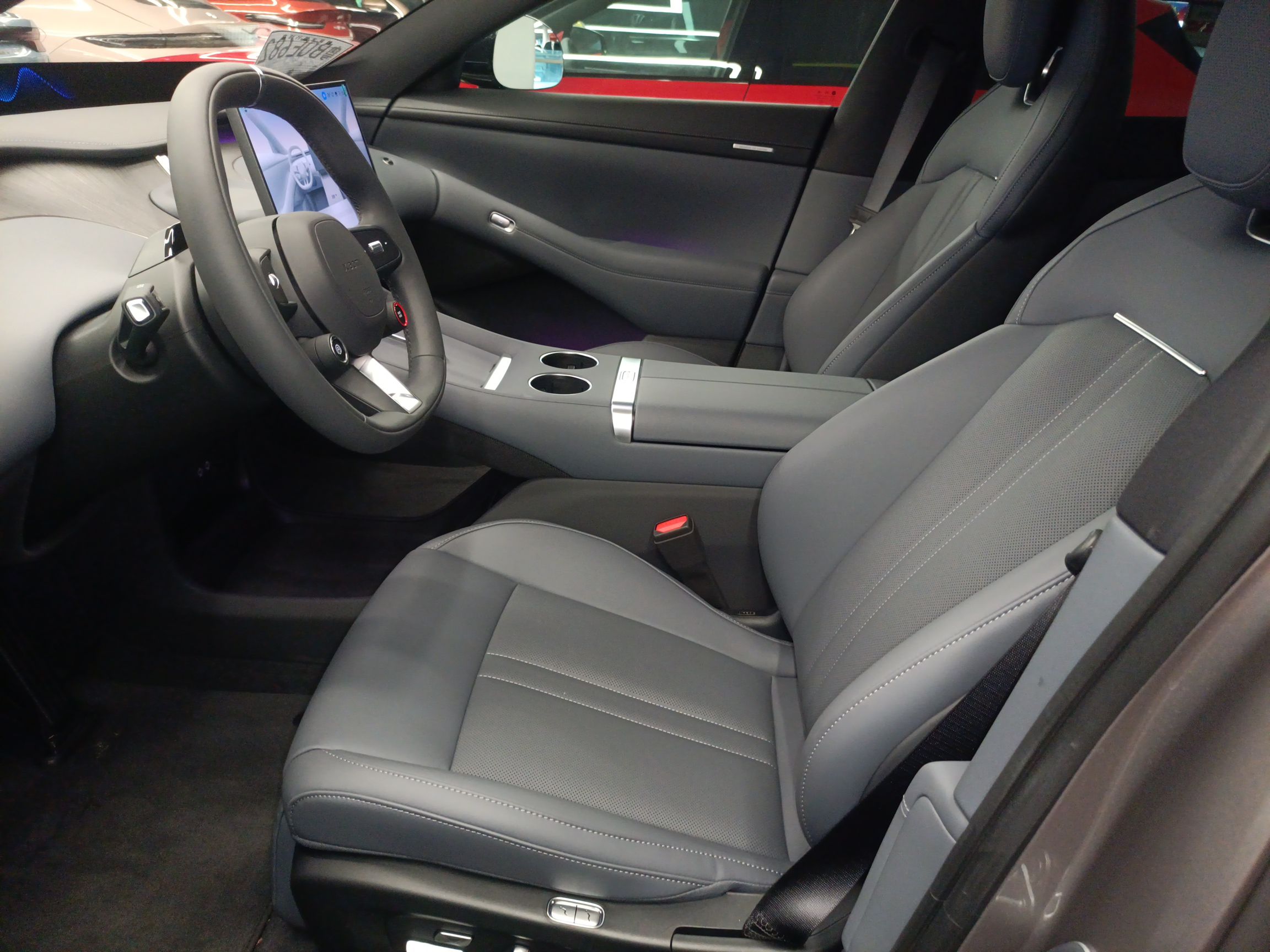 Переднее сиденье в автомобиле