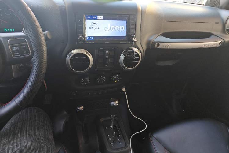 Used Jeep Wrangler 2014 3.0L Sahara Four-Door Edition Audio And AC Panel