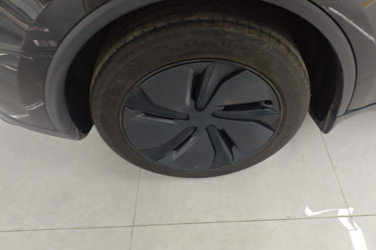Used Tesla Model Y 2025 Rear-Wheel-Drive Version