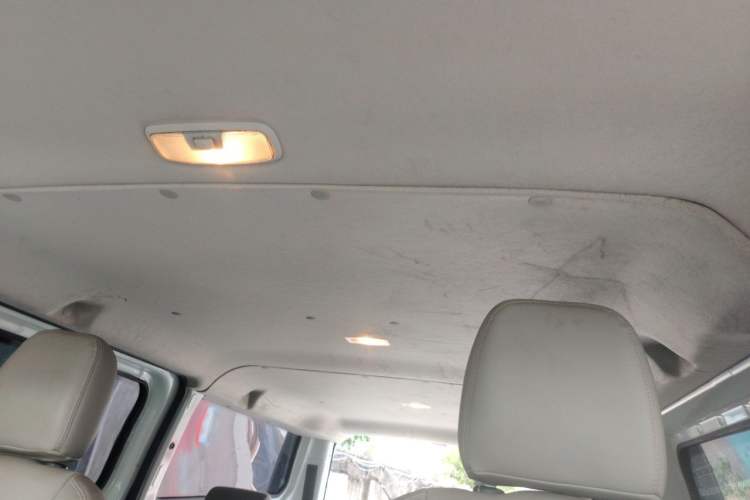 Used Ford Transit 2020 2.0T Gasoline Automatic Multi-Function Commercial Vehicle Mid-axle Low-roof Design with Dual Rear Doors Meeting China VI Emission Standards