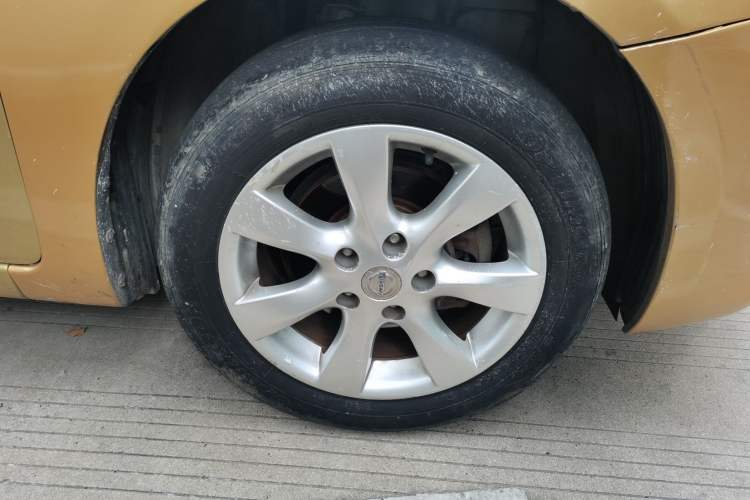 Used Nissan Tiida 2013 1.6L CVT Cool Cafe Edition
