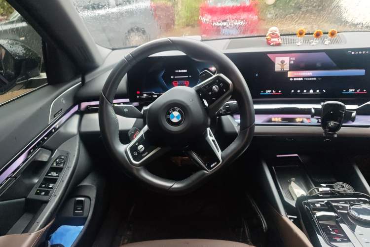 Used BMW 5 Series 2024 530Li Leading Model M Sport Package Steering Wheel