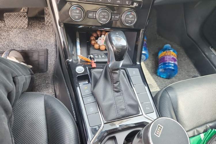 Used Volkswagen Passat 2019 380TSI Luxury Edition China VI Standard Gear Lever