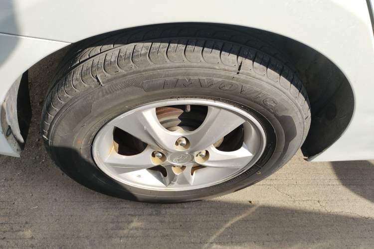 Used Hyundai Verna (older generation) 2016 1.4L Automatic Smart GLS Right Rear Wheel Hub