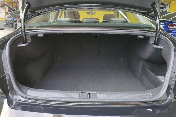 Used Volkswagen Magotan 2023 2 Million Units Limited Edition 330TSI DSG Leading Version