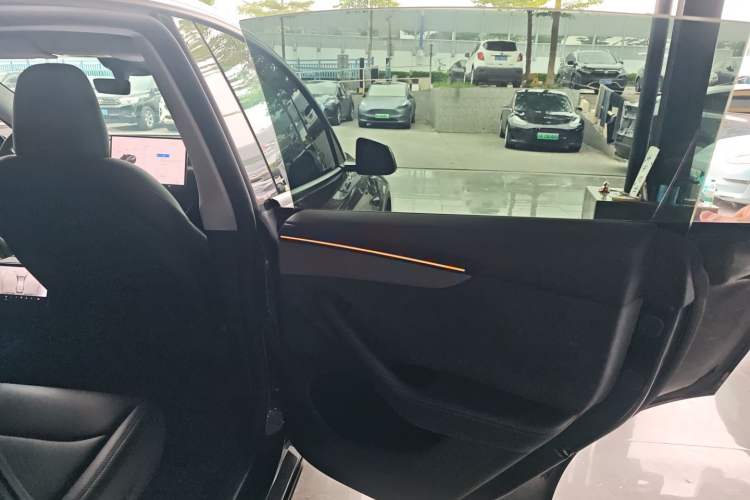 Used Tesla Model Y 2025 Long-Range All-Wheel Drive First Edition