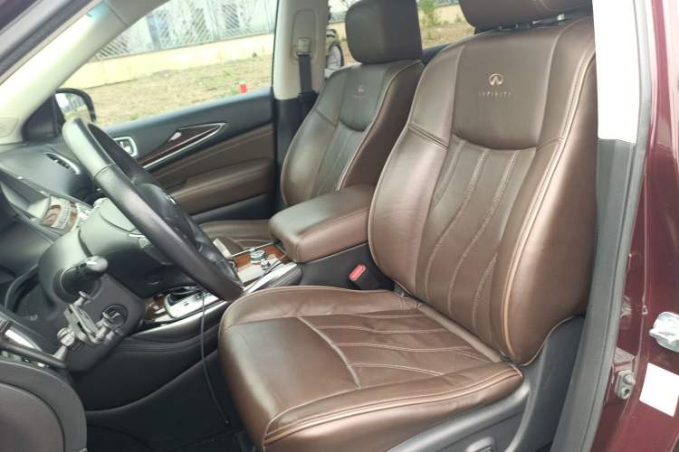 Used Infiniti QX60 2014 3.5L Four-Wheel Drive All-Terrain Version Left Front Seat