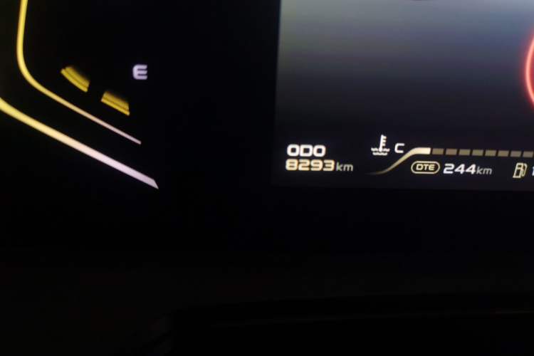 Used CHANGAN NEVO Hunter K50 2025 Model Long Box Four-Wheel Drive Luxury Odometer Close Up