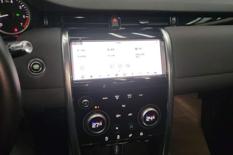 Used Land Rover Discovery Sport 2020 200 PS Family Edition Audio And AC Panel