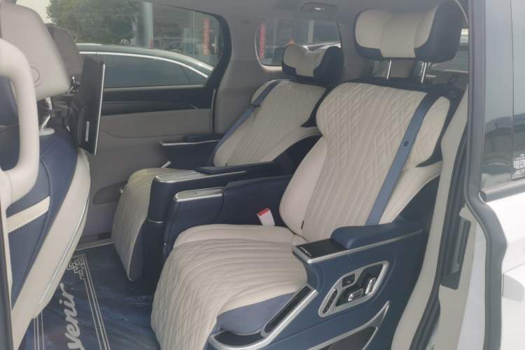 Used Buick GL8 2023 ES Lu Zun Comfort Model Left Rear Seat