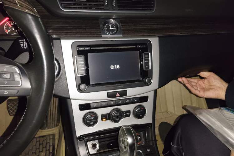 Used Volkswagen Magotan 2012 Revised Version 2.0 TSI Supreme Edition Audio And AC Panel