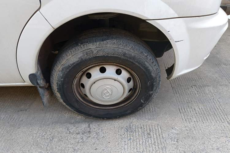 Used SAIC MAXUS Xintu V80 2023 2.0T Manual Classic Aoyuntong Short Wheelbase Mid-Roof 5/6-Seater