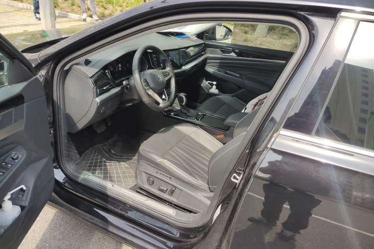 Used Volkswagen Passat 2022 330TSI Starry Luxury Edition Driver Seat