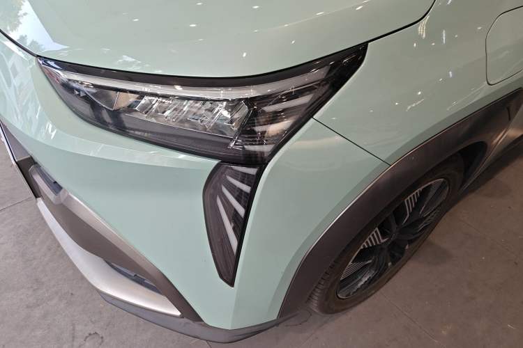 Used AION Y 2022 70 Tech Edition Lithium Iron Phosphate
