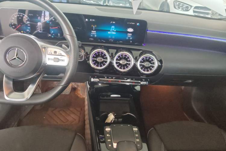 Used Mercedes-Benz A-Class 2022 Revised Version A 200 L Sport Sedan Fashionable Style Audio And AC Panel