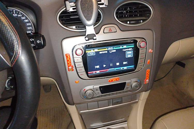 Used Ford Focus 2013 Hatchback Classic 1.8L Manual Fashion Edition Audio And AC Panel