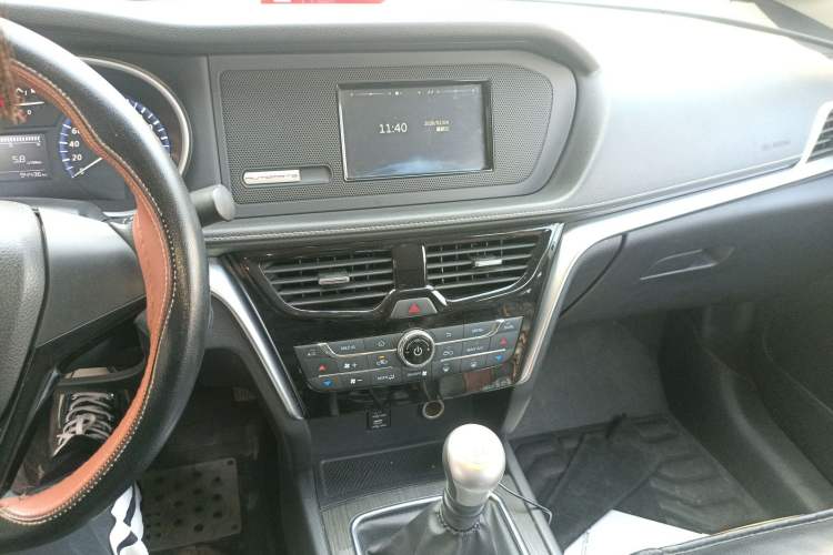 Used Venucia T90 2017 2.0L Manual Fashion Edition Audio And AC Panel