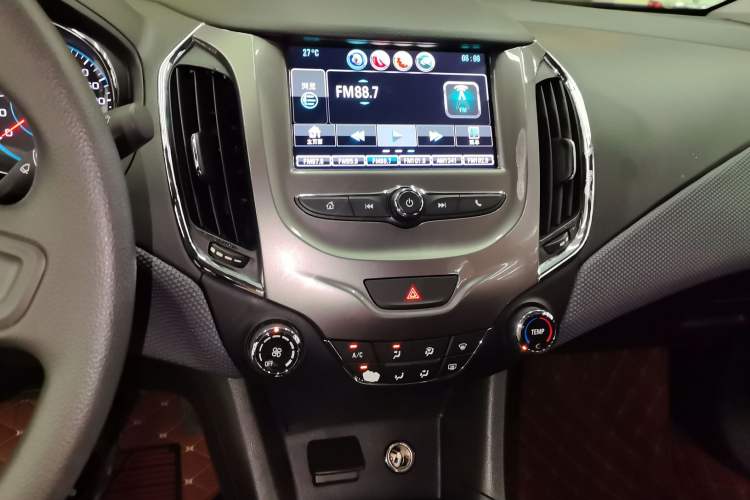 Used Chevrolet Cruze 2017 1.5L Automatic Pioneer Sunroof Edition
